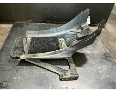 Mack CXU613T Right Fender Extension