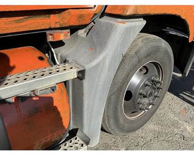 Mack CXU633T Right Fender Extension