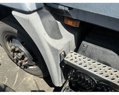 Mack Pinnacle CXU612 Fender Extension for a Mack CXU612