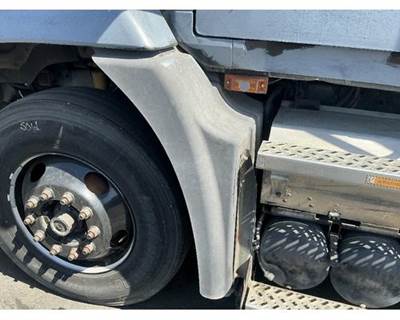 Mack Pinnacle CXU612 Fender Extension for a Mack CXU612