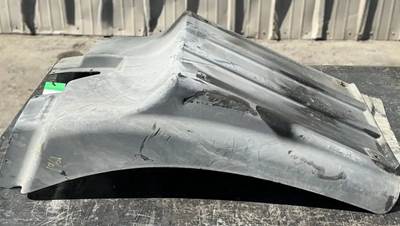 Mack Pinnacle CXU613 Fender Extension for a Mack CXU613