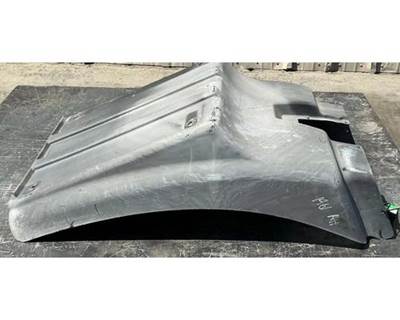 Mack Pinnacle CXU613 Fender Extension for a Mack CXU613
