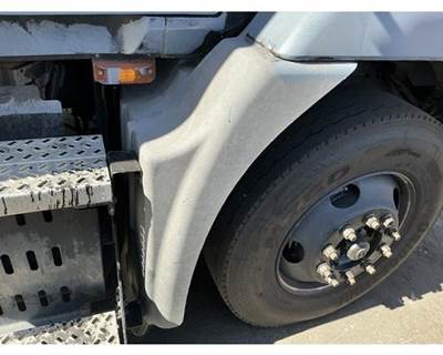 Mack Pinnacle CXU613 Fender Extension for a Mack CXU613