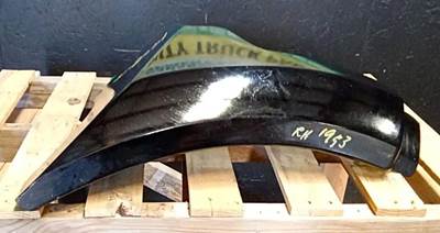 Peterbilt 579 Right Fender Extension
