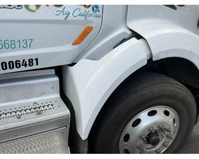 Peterbilt 579 Right Fender Extension