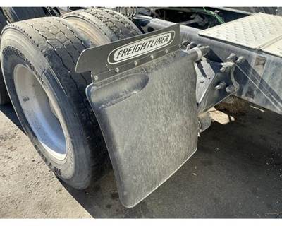 Freightliner Cascadia Right Fender
