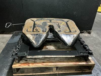 Fontaine 6LWB Fifth Wheel for a Freightliner Cascadia 126