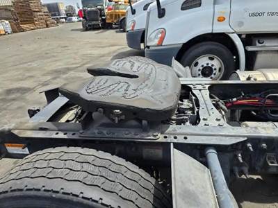 Freightliner Cascadia 113 Fifth Wheel