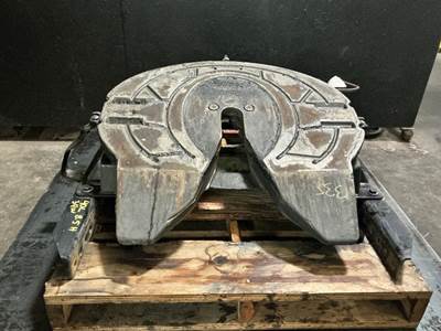 Freightliner Cascadia 113 Fifth Wheel