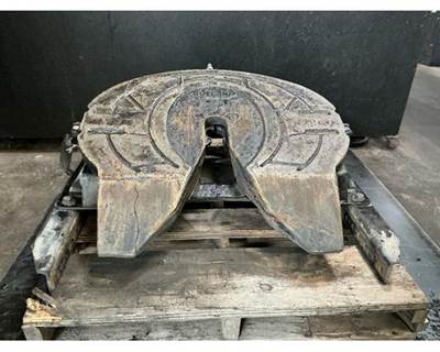 Freightliner Cascadia 113 Fifth Wheel