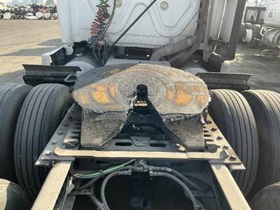 Freightliner Cascadia Fifth Wheel