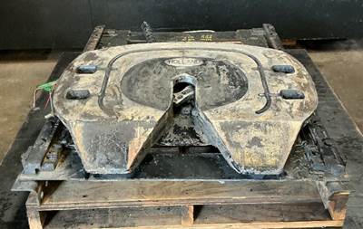 Freightliner ST120 Fifth Wheel