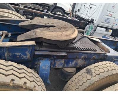 Holland 1853 Fifth Wheel for a International 1853