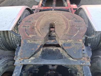 Holland 386 Fifth Wheel for a Peterbilt 386