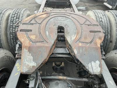 Holland 386 Fifth Wheel for a Peterbilt 386