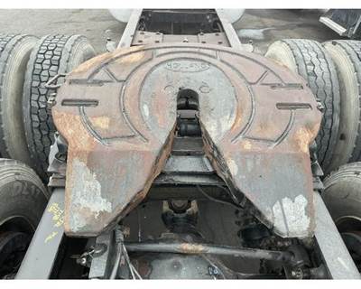 Holland 386 Fifth Wheel for a Peterbilt 386
