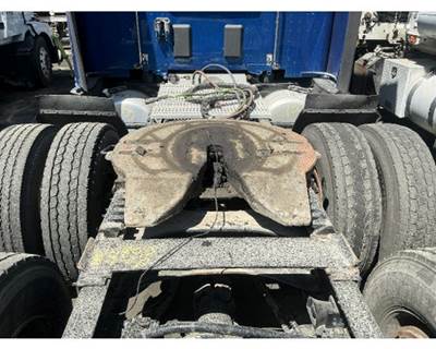 Holland 579 Fifth Wheel for a Peterbilt 579