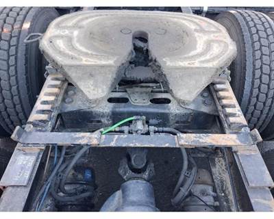 Holland CASCADIA 125 Fifth Wheel for a Freightliner Cascadia 125