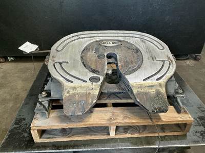 Holland CXU612 Fifth Wheel for a Mack CXU612