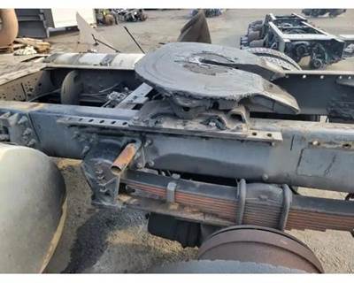 Holland CXU612 Fifth Wheel for a Mack CXU612
