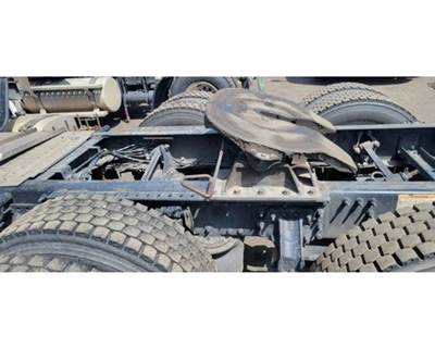 Holland CXU613 Fifth Wheel for a Mack CXU613