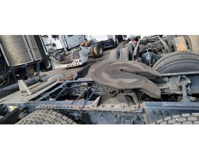 Holland CXU613 Fifth Wheel for a Mack CXU613