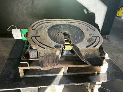 Holland CXU613T Fifth Wheel for a Mack CXU613T