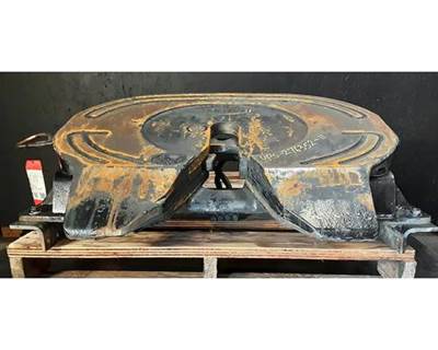 Mack Fifth Wheel for a Mack CXU613T