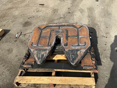 Holland Cascadia Fifth Wheel for a Freightliner CASCADIA