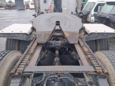 Holland F-9370 Fifth Wheel