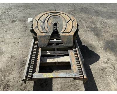 Holland F-9370 Fifth Wheel for a International F-9370