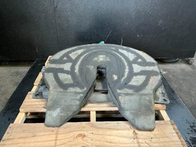 Holland FW35 Fifth Wheel for a Freightliner Cascadia 116 Day Cab