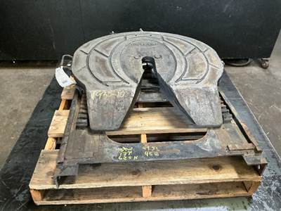 Holland FW35 Fifth Wheel for a Freightliner Cascadia 125