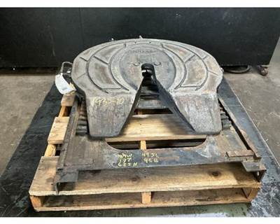 Holland FW35 Fifth Wheel for a Freightliner Cascadia 125