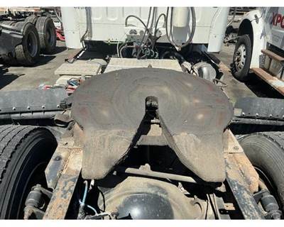 Holland FW35 Fifth Wheel for a Freightliner M2 106