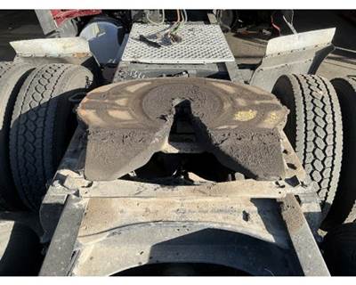Holland FW35 Fifth Wheel for a Kenworth T680