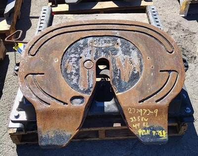 Holland FW8 Fifth Wheel for a Mack CXU613