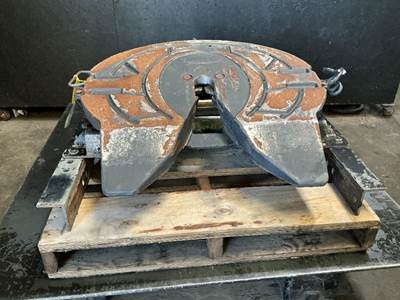 Holland FW8 Fifth Wheel for a Kenworth T680