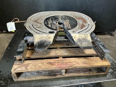 Holland FW8 Fifth Wheel for a Kenworth T680