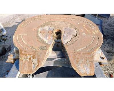 Holland FW8 Fifth Wheel for a Mack CXU613