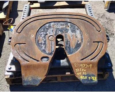Holland FW8 Fifth Wheel for a Mack CXU613