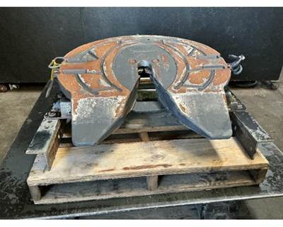 Holland FW8 Fifth Wheel for a Kenworth T680