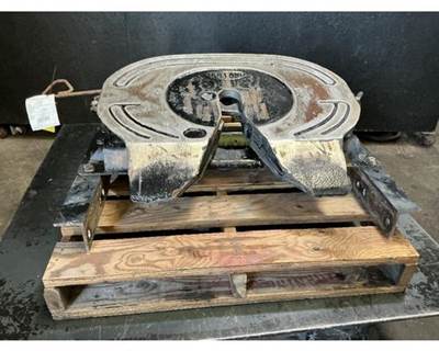 Holland FW8 Fifth Wheel for a Kenworth T680