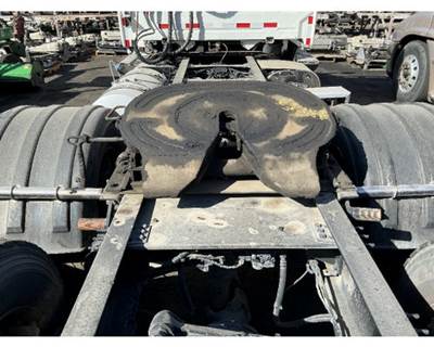 Holland FW8 Fifth Wheel for a Volvo VNM