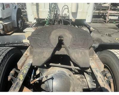 Holland M2 106 Fifth Wheel for a Freightliner M2 106