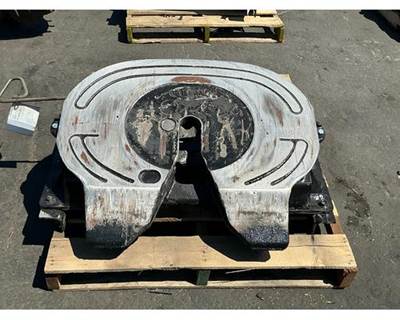 Mack Fifth Wheel for a Mack CXU633T