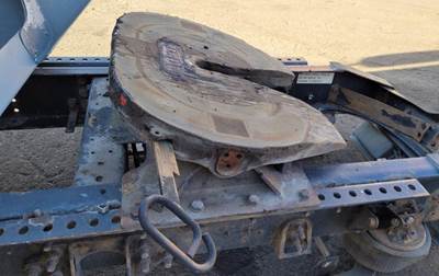 International 9200i Fifth Wheel