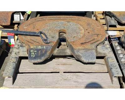 International 9200i Fifth Wheel