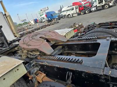 International F9370 Fifth Wheel for a International F-9370