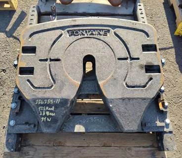 International LT625 Fifth Wheel